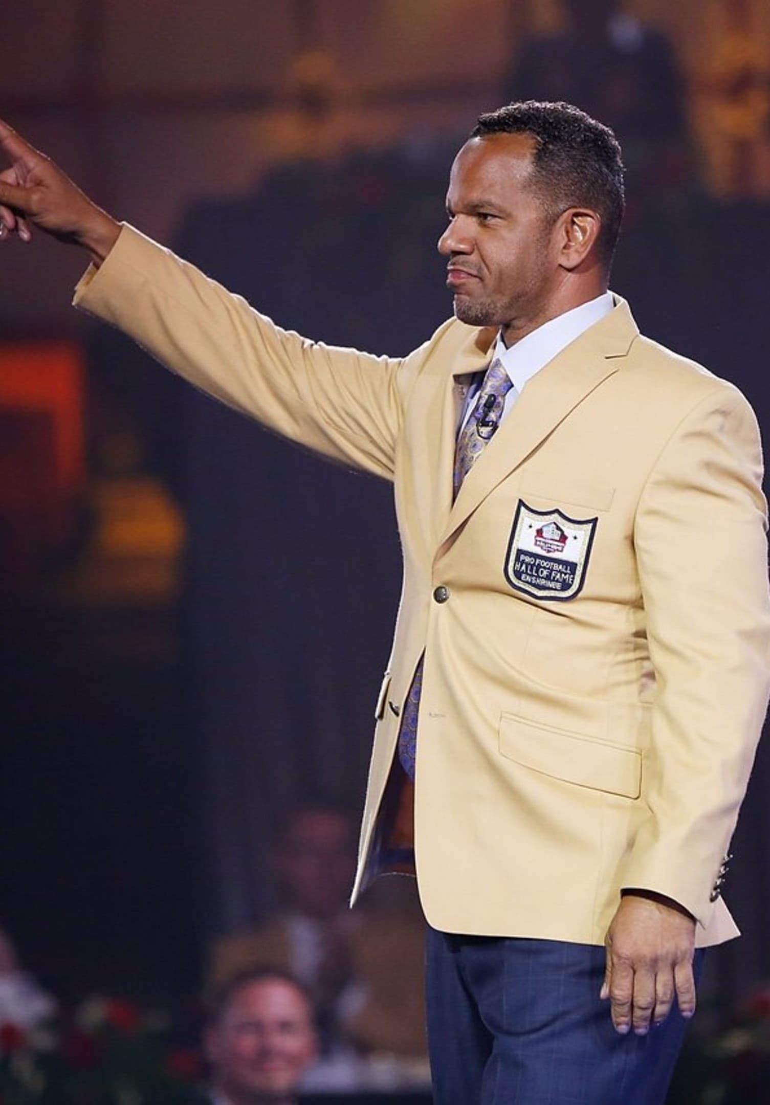 Andre Reed addressing the Canton crowd in his Pro Football Hall of Fame gold jacket, 2014
