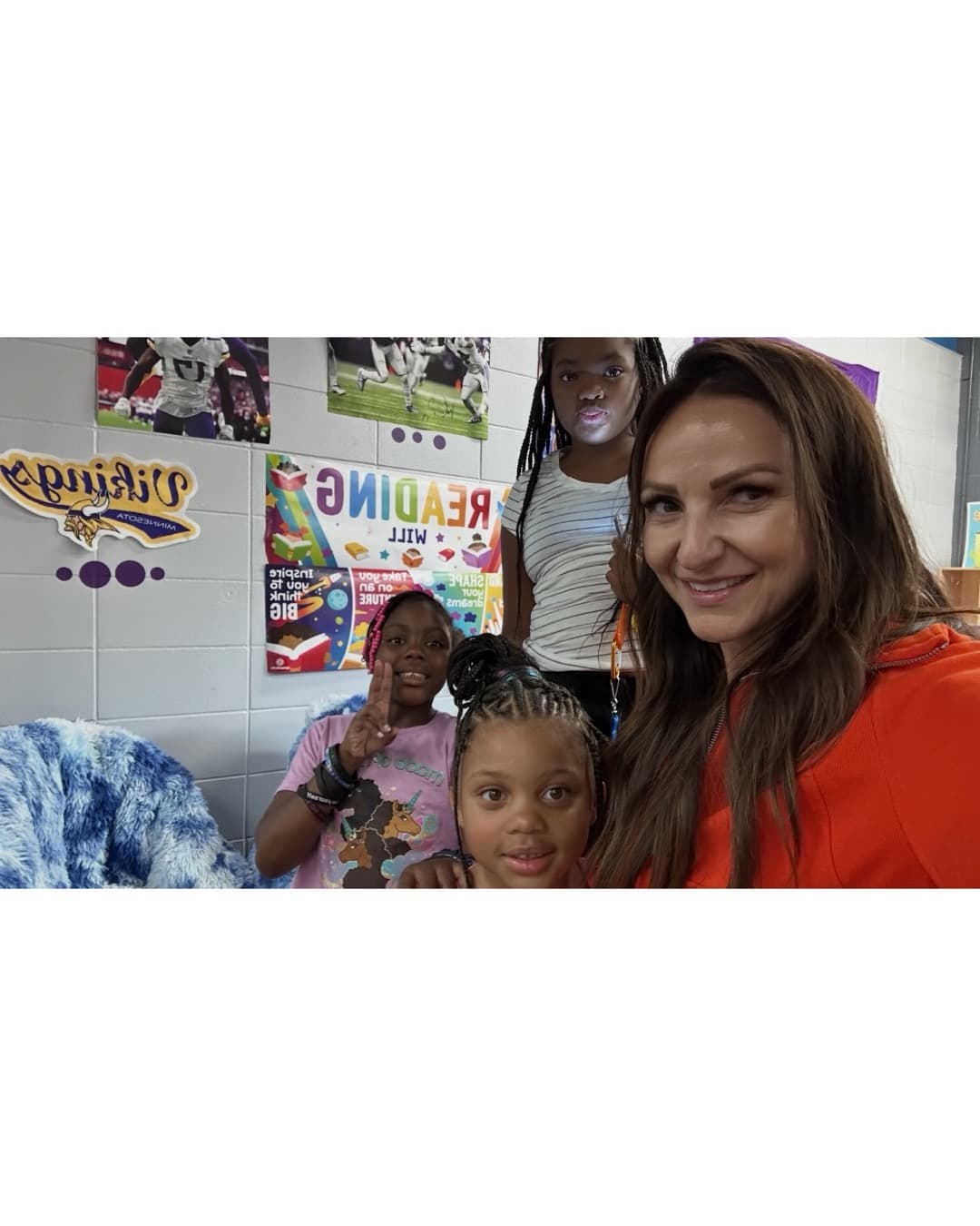 Minneapolis BGCA Vikings selfie with reading room group